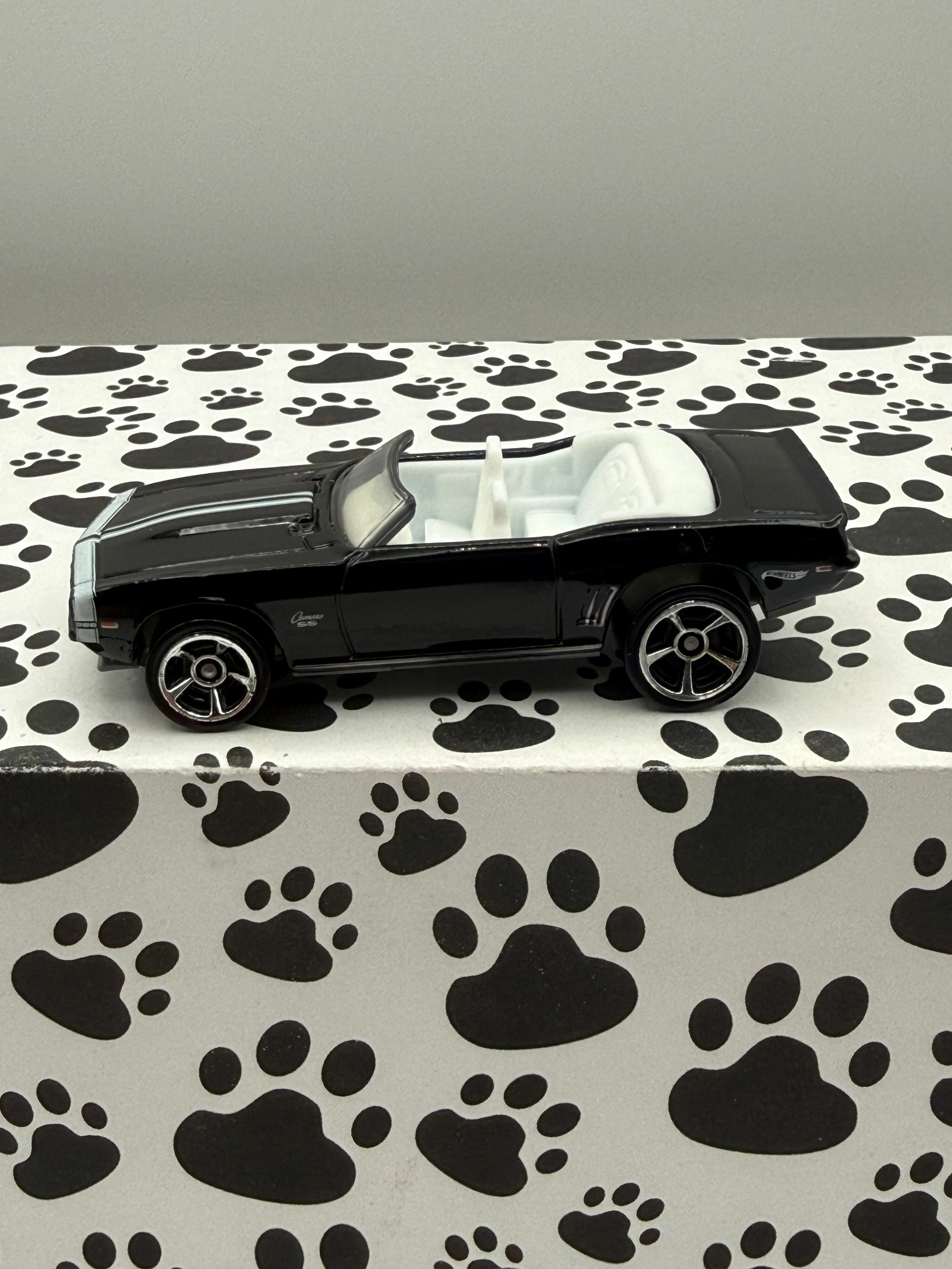 Unspun 69 Chevy Camaro Black/White