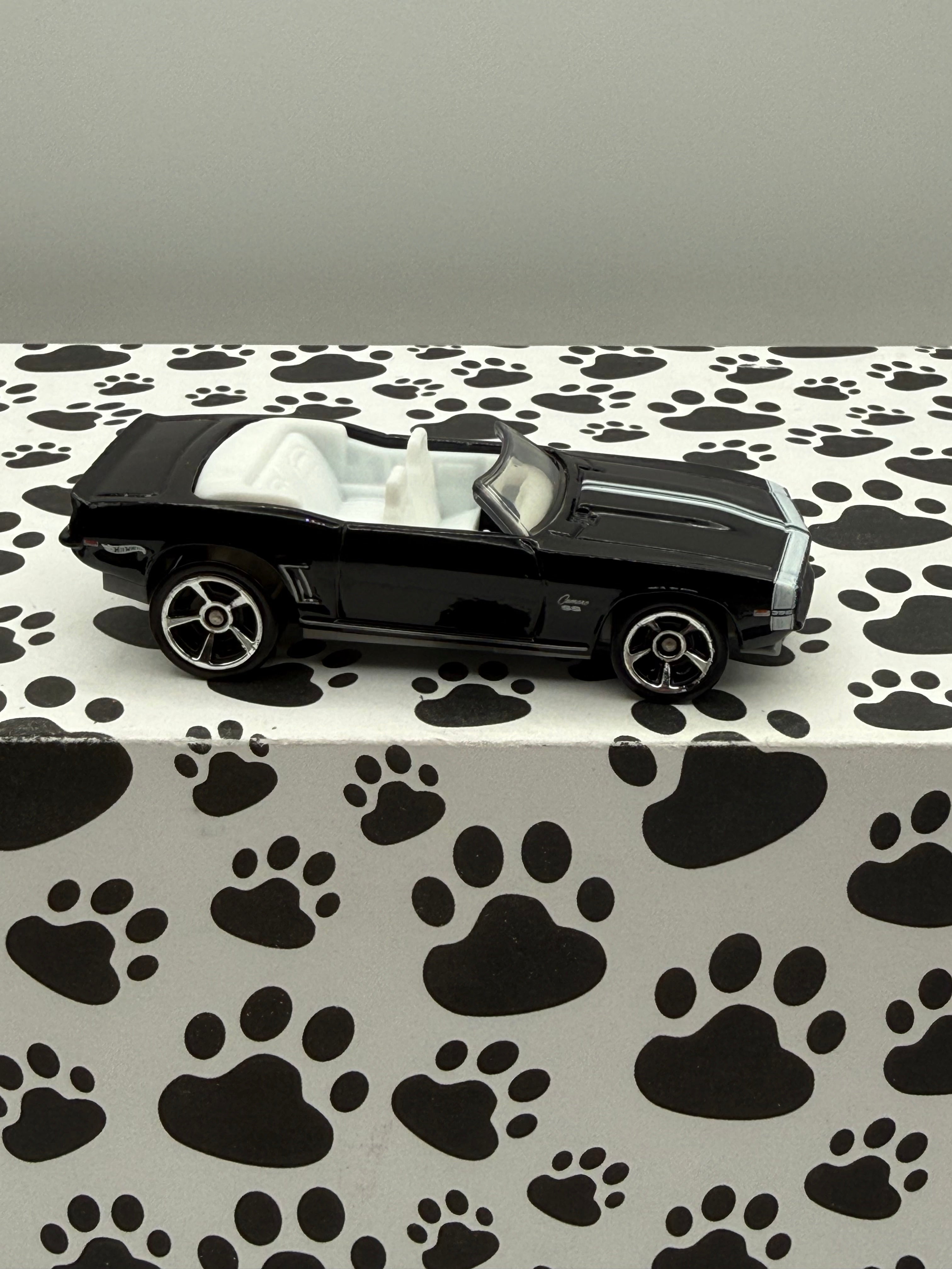 Unspun 69 Chevy Camaro Black/White
